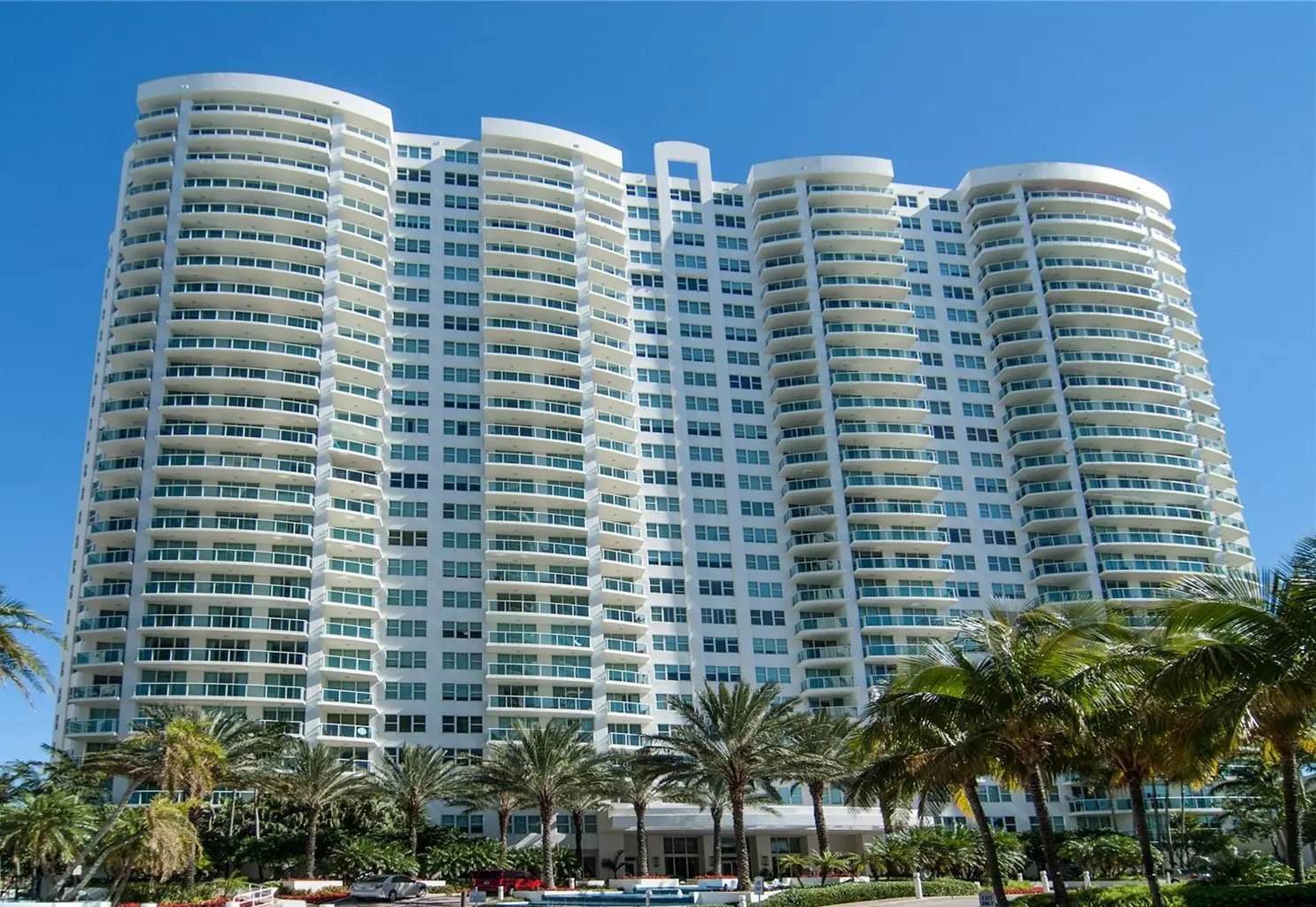 Hamptons South Aventura